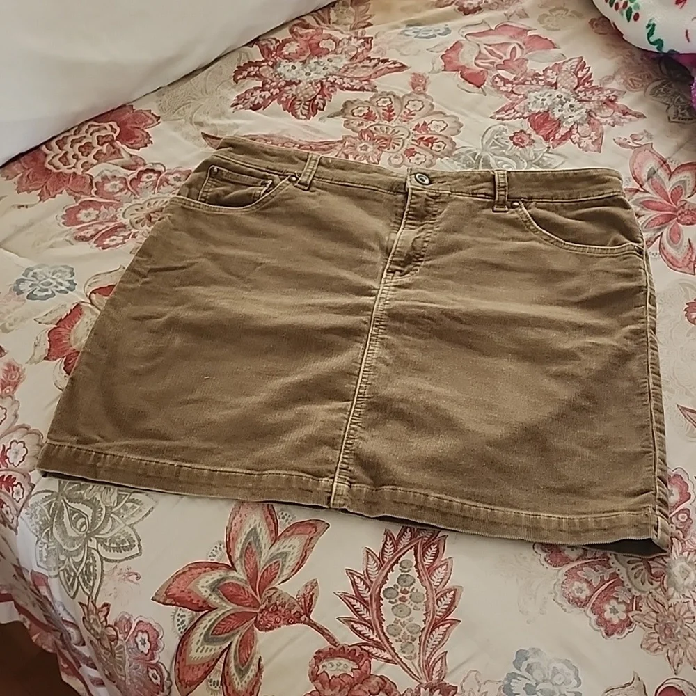 Gap Corduroy Skirt Womans 14 Brown,  with 4 Pockets Jean Style Skirt - Picture 3 of 9